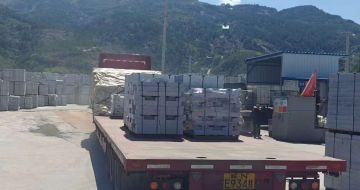 来宾 芝麻白仿形路沿石，直形路沿石