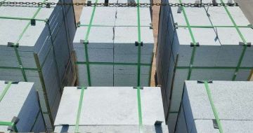 来宾 芝麻白花岗岩5公分地铺石 花岗岩厂家工厂装车日常