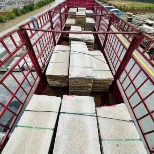 来宾 黄金麻花岗岩荔枝面，光面毛板装车完成