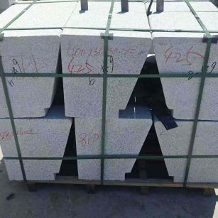 来宾 芝麻白异形坐凳，石凳