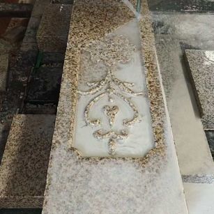 来宾 黄金麻花岗岩异形加工雕刻栏杆大柱