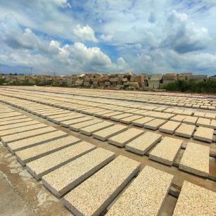 来宾 黄金麻花岗岩荔枝面地铺石防护中