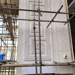 来宾 黄金麻花岗岩别墅外墙干挂回纹造型效果