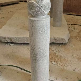 来宾 芝麻白花岗岩石材挡车石柱、停车柱、圆柱挡车柱、方柱挡车柱等