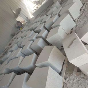 来宾 白麻花岗岩异形坐凳