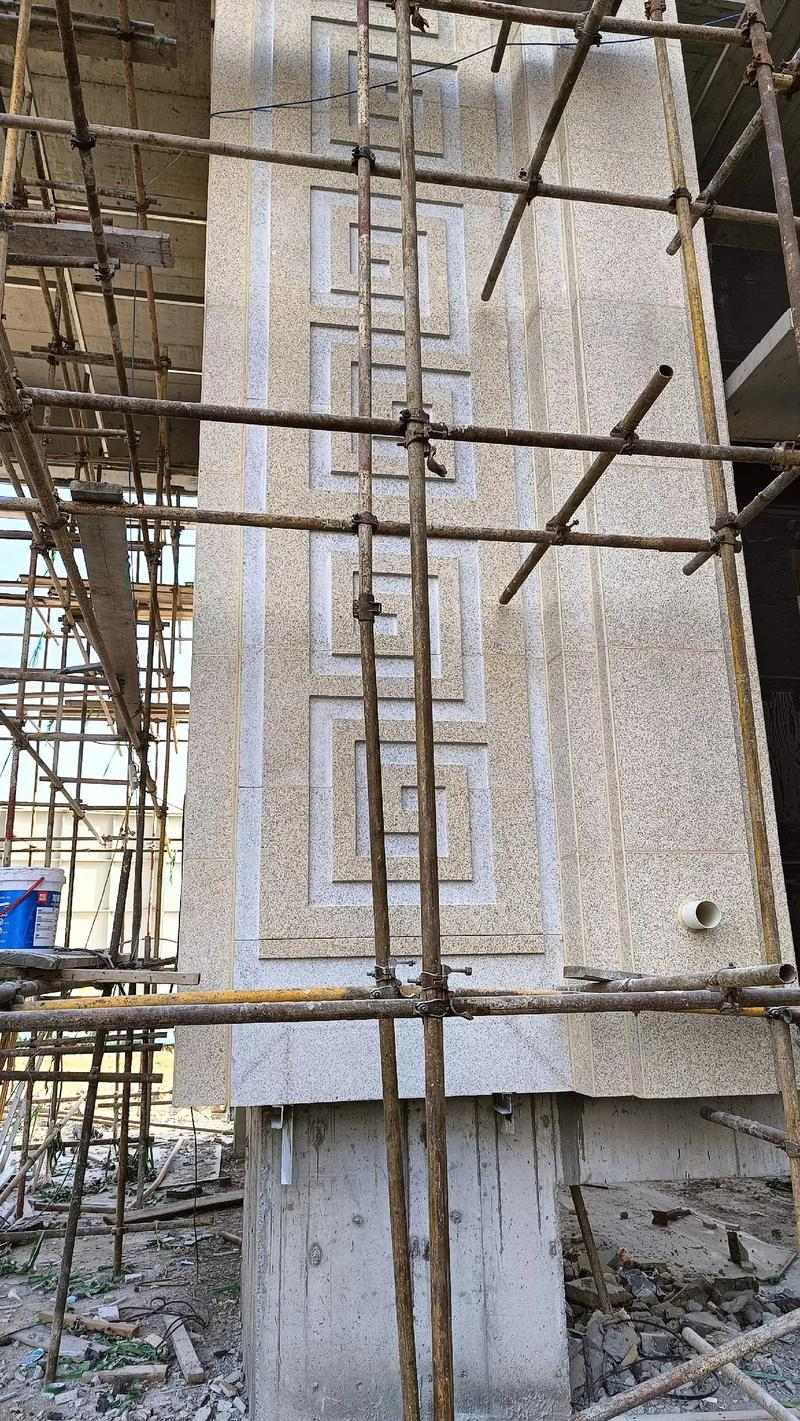 来宾 黄金麻花岗岩别墅外墙干挂回纹造型效果