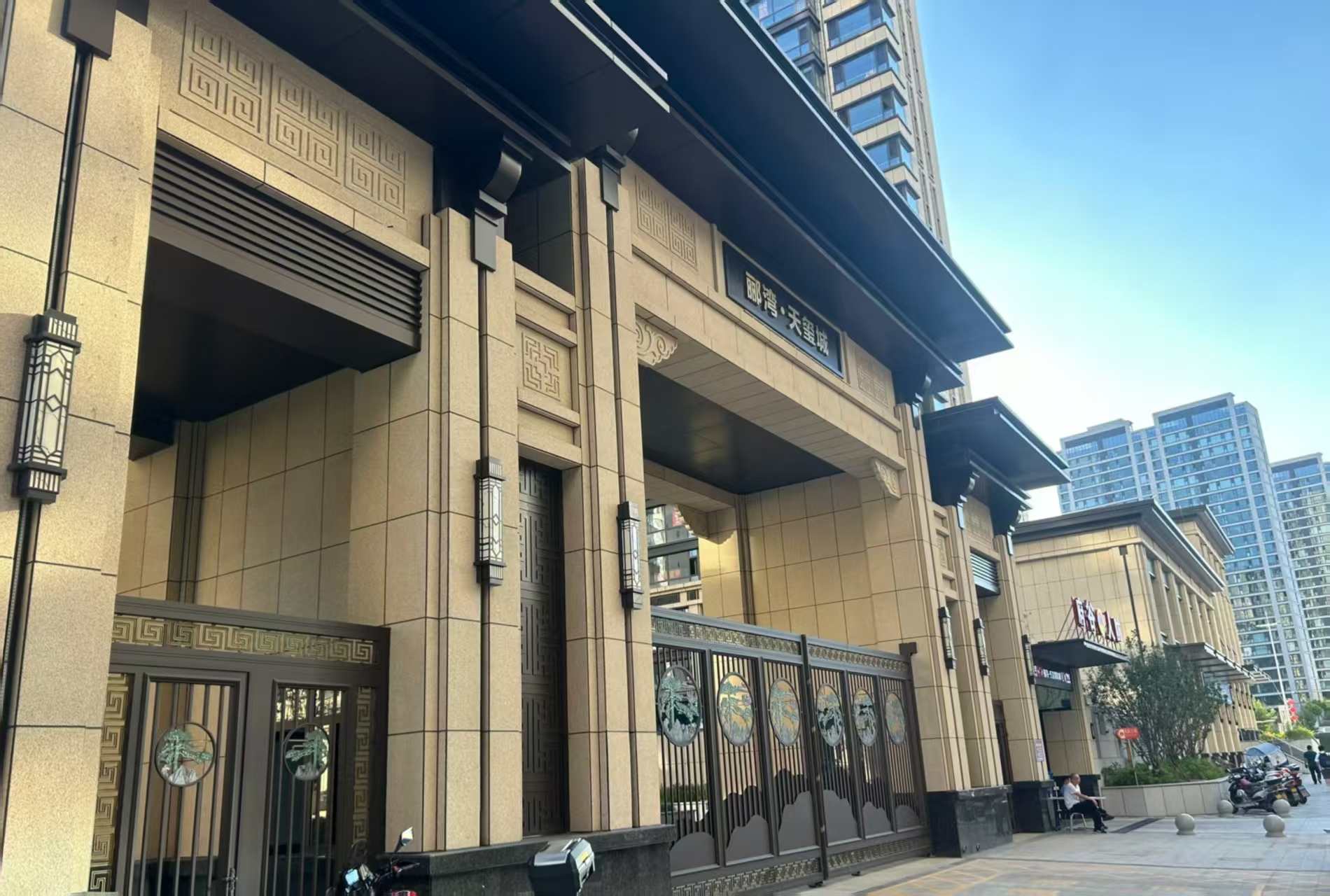 来宾 黄金麻花岗岩荔枝面小区门楼外墙干挂