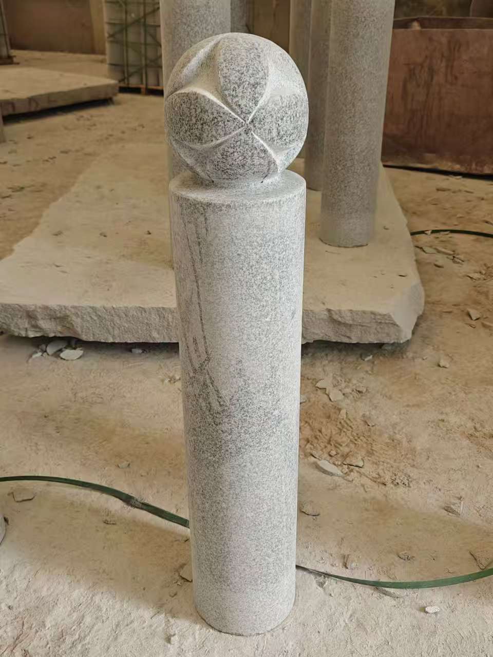 来宾 芝麻白花岗岩石材挡车石柱、停车柱、圆柱挡车柱、方柱挡车柱等