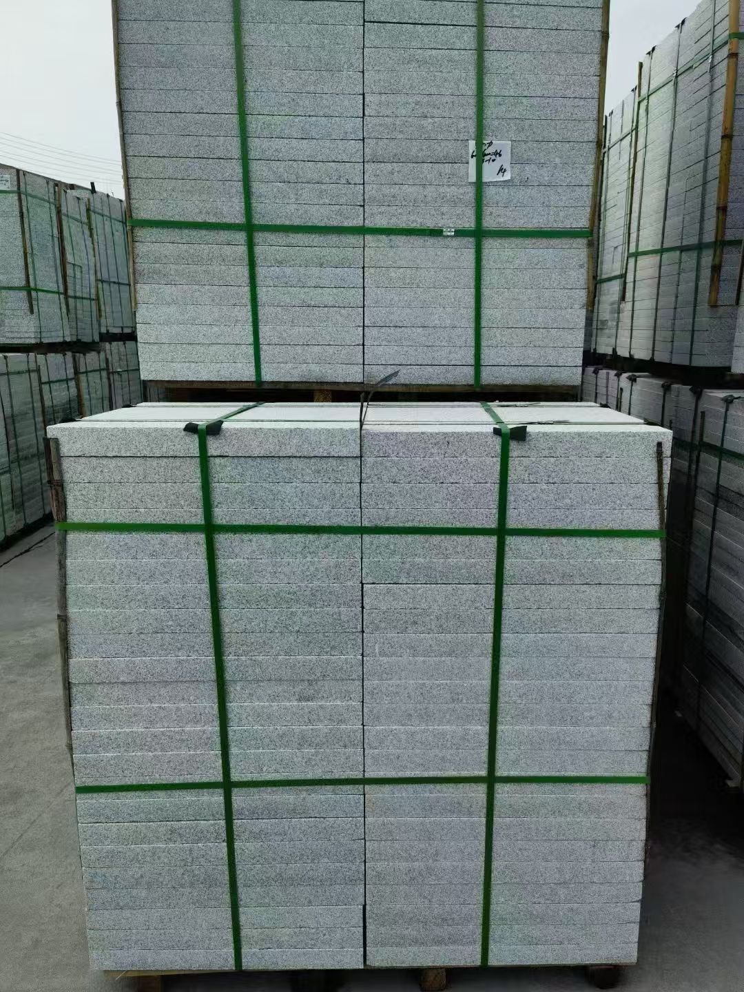 来宾 芝麻白火烧，园林广场市政工程地铺石，1.8~5.0厚均有现货