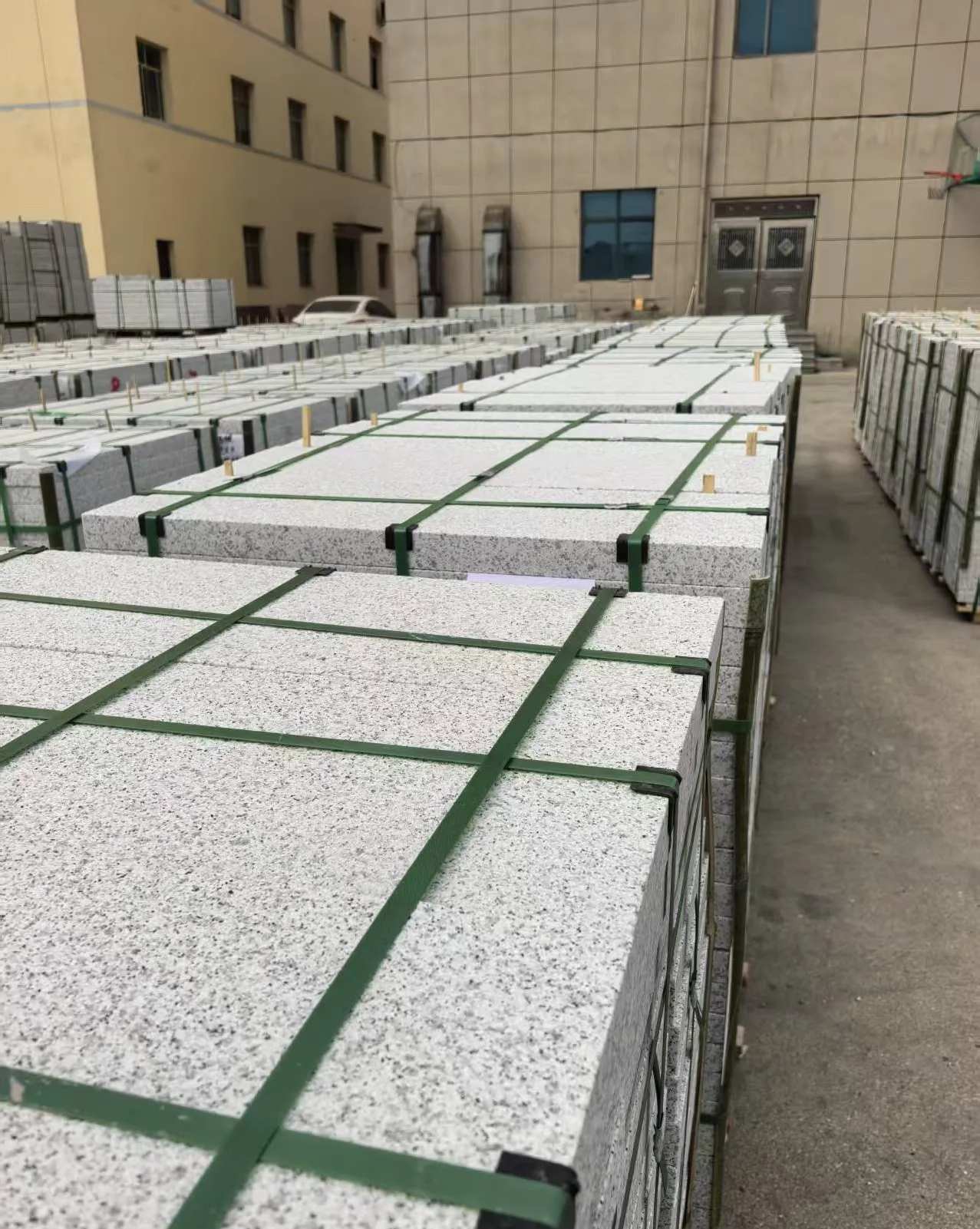 来宾 白麻花岗岩5.0公分荔枝面地铺石