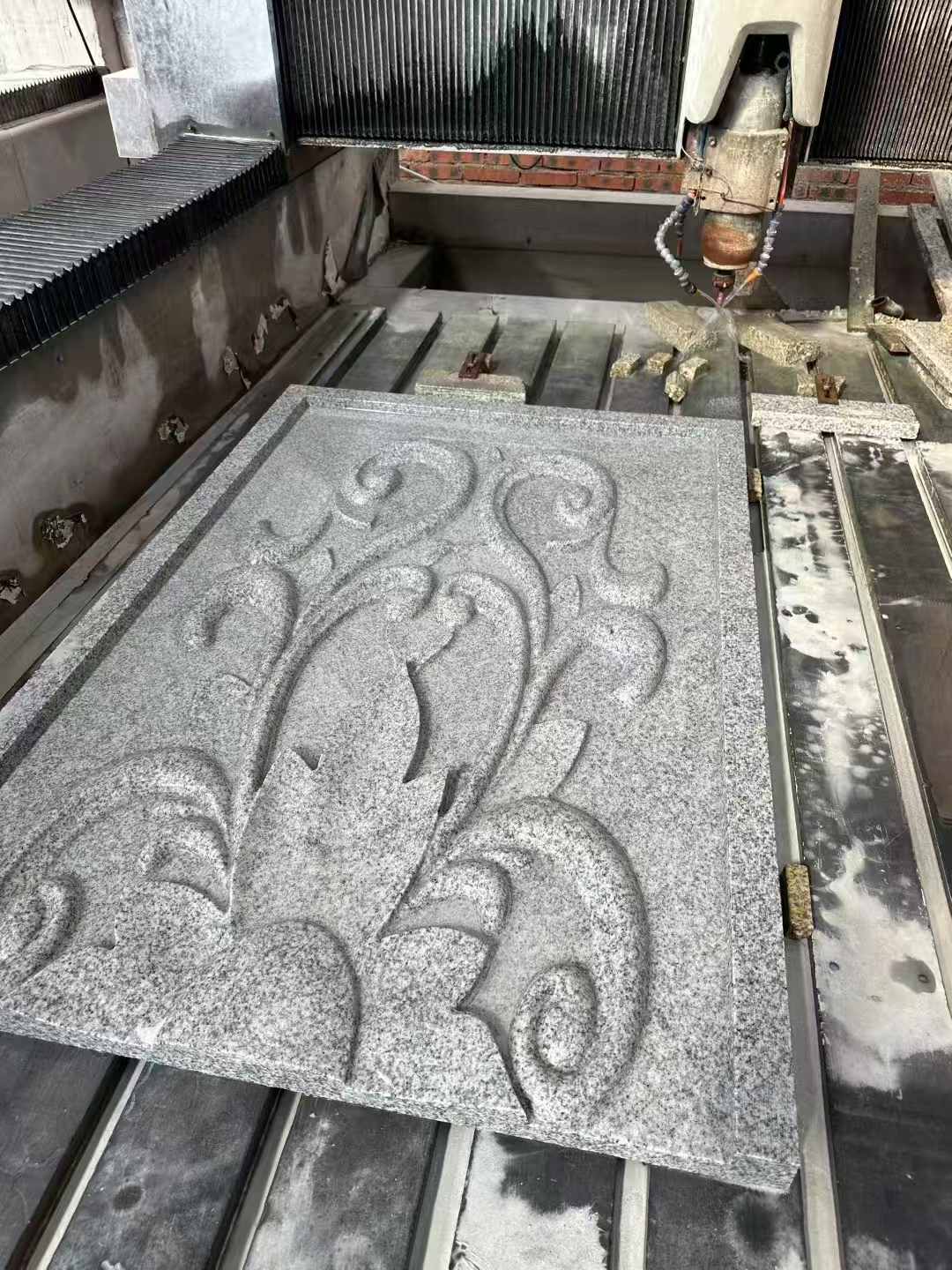 来宾 白麻别墅干挂雕花板