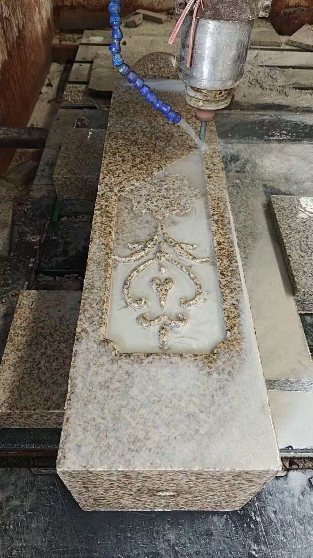 来宾 黄金麻花岗岩异形加工雕刻栏杆大柱