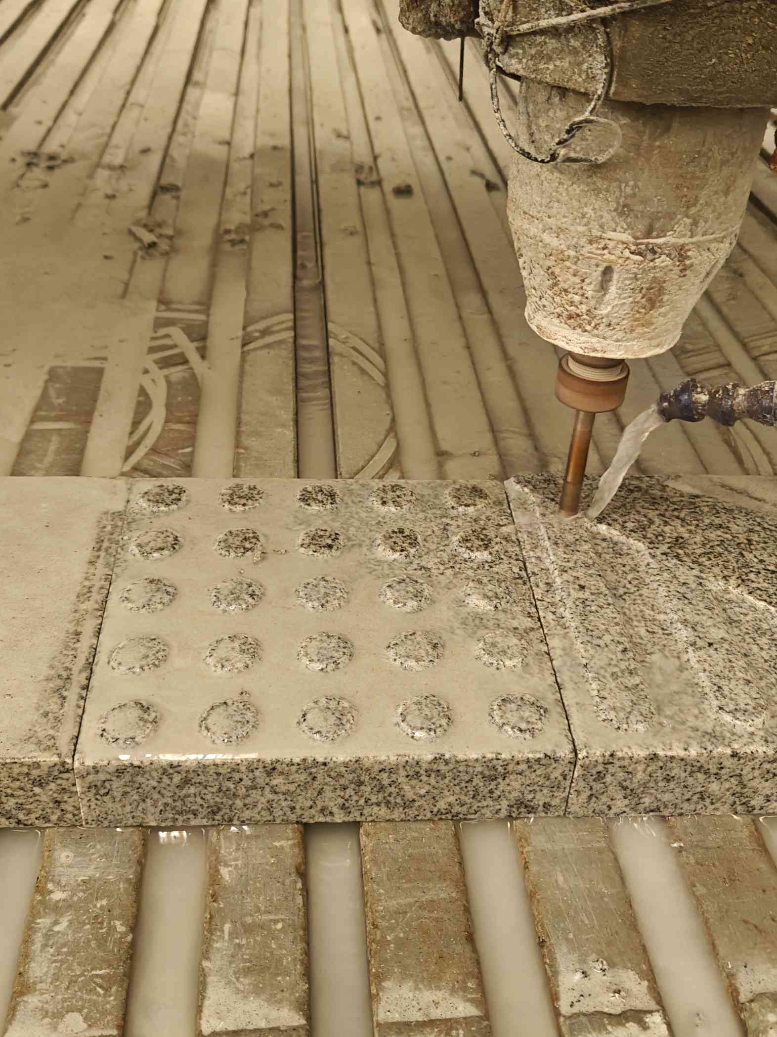 来宾 芝麻白花岗岩石材盲人石、盲道石、盲点石