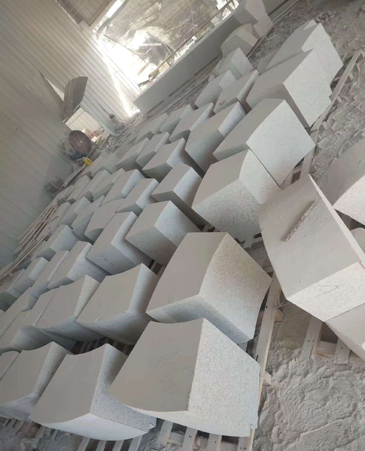 来宾 白麻花岗岩异形坐凳