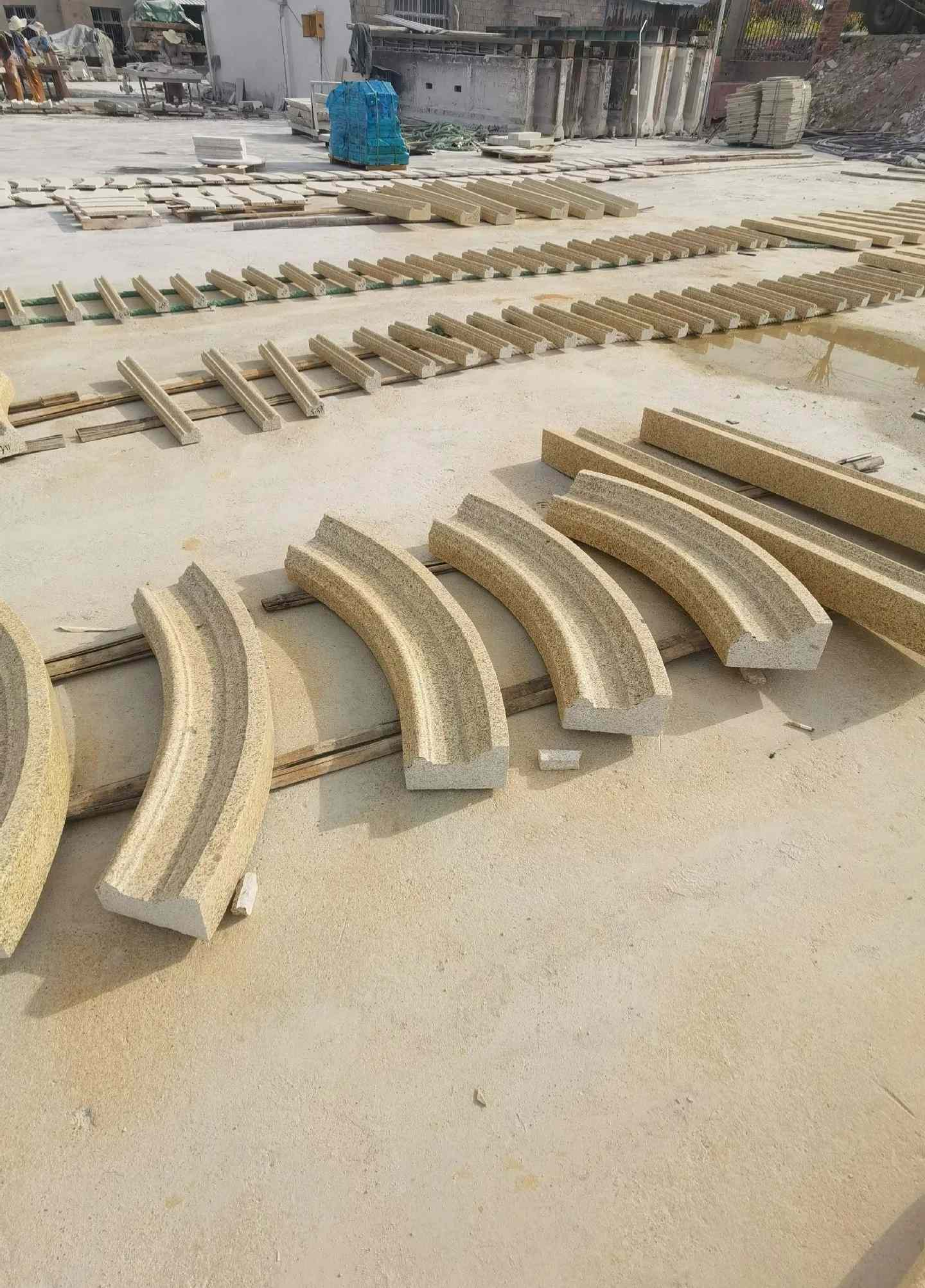 来宾 黄金麻花岗岩别墅线条