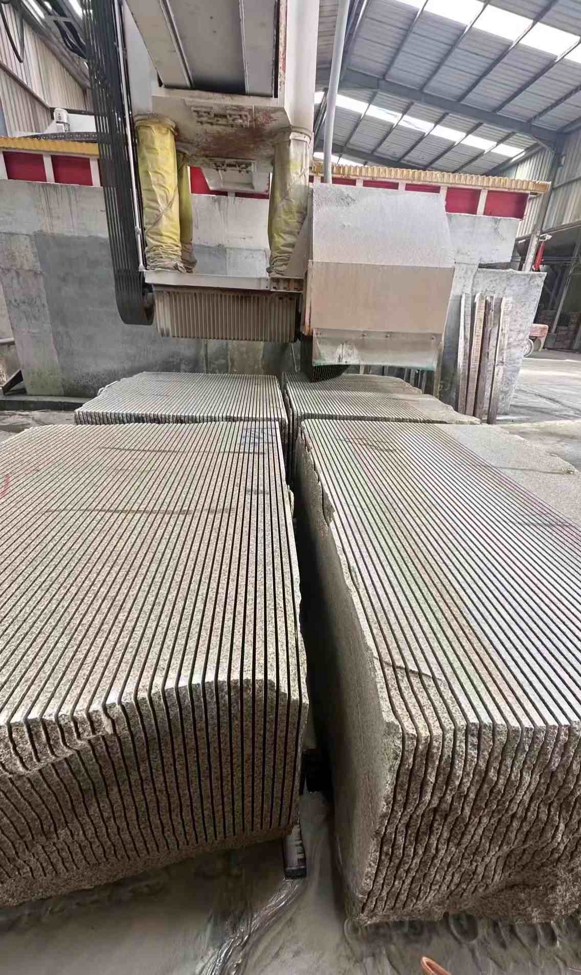 来宾 车间生产日常，黄金麻白麻花岗岩