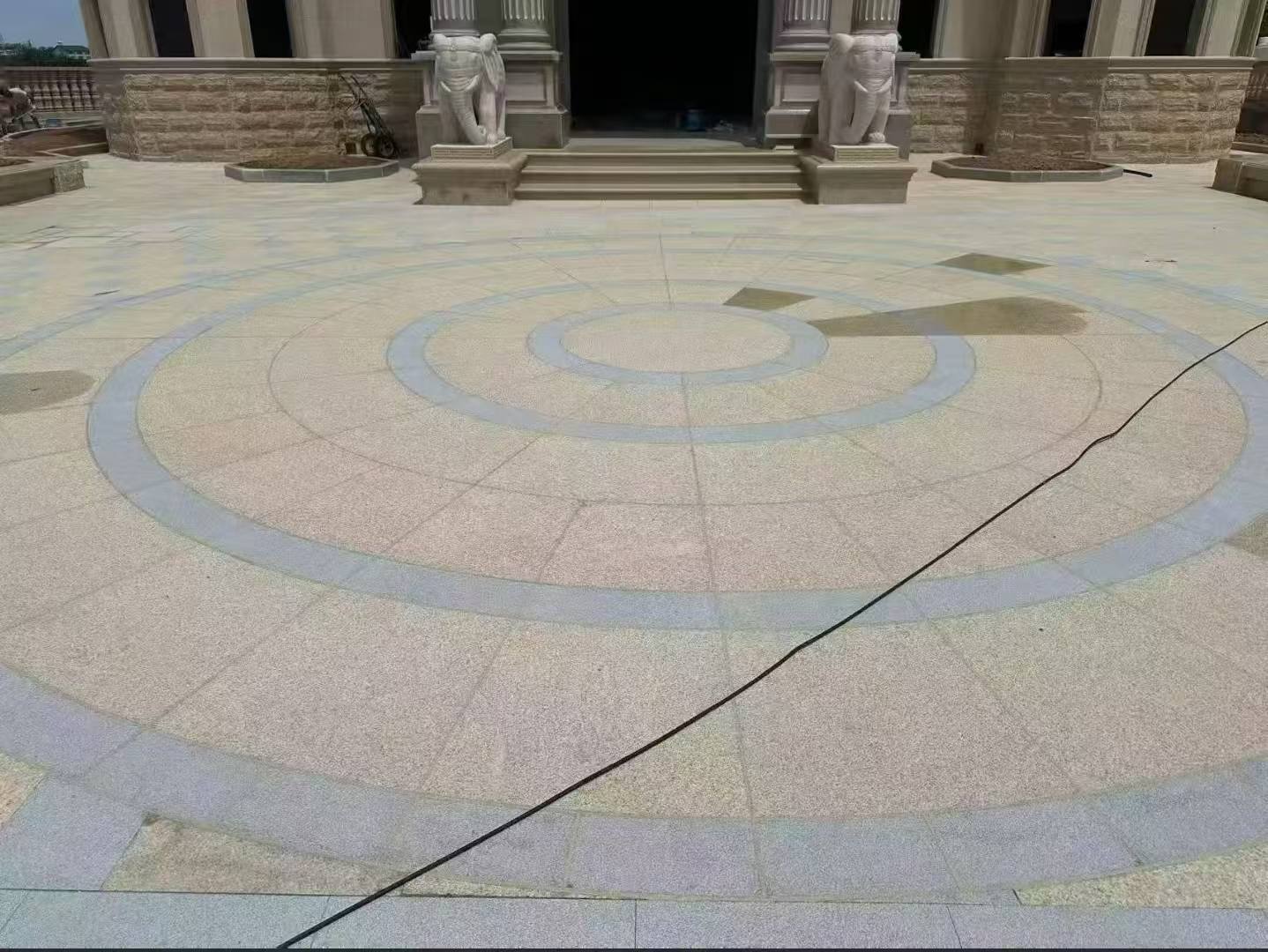 来宾 黄金麻芝麻灰花岗岩石材地铺拼接效果