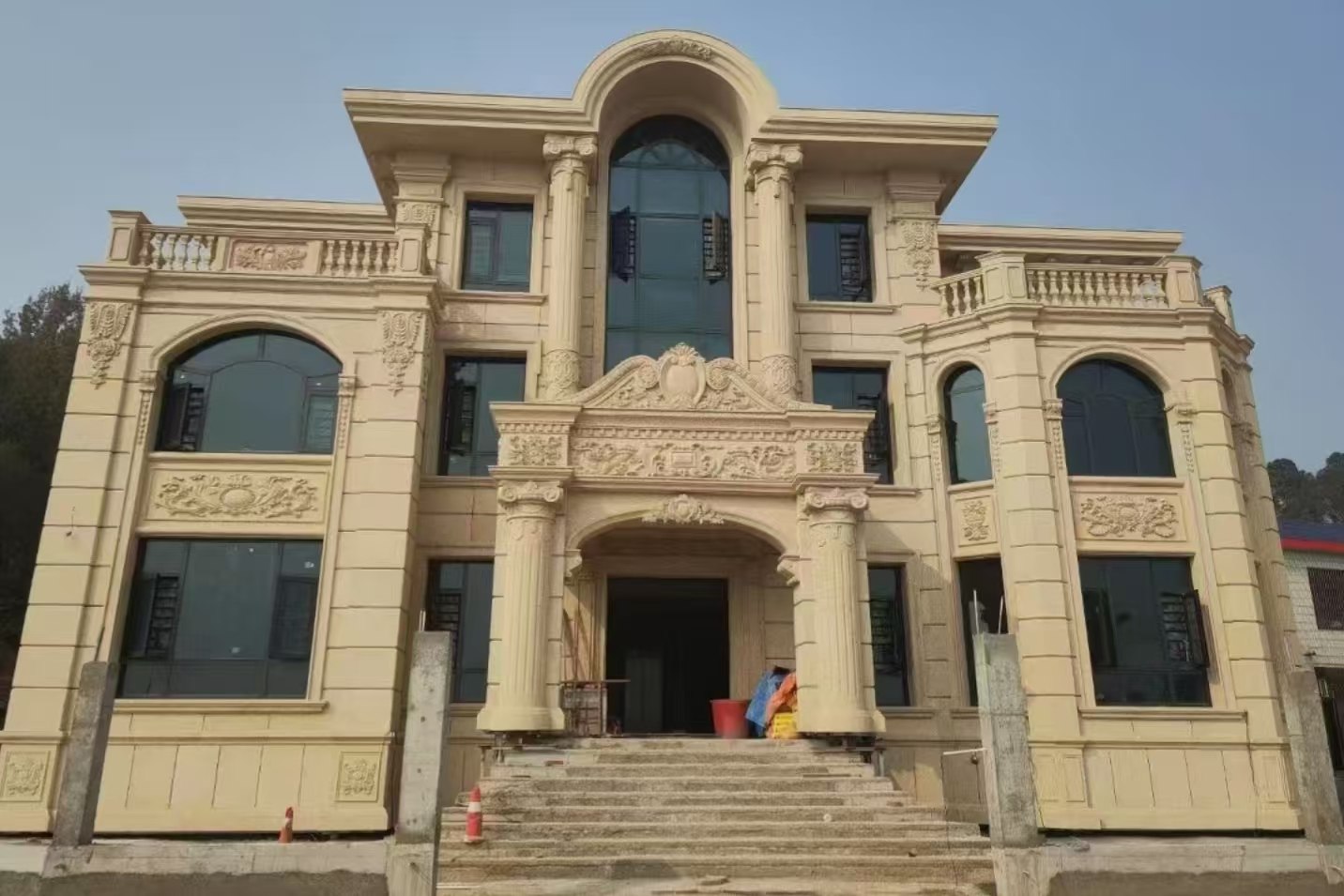 来宾 黄金麻花岗岩别墅外墙干挂