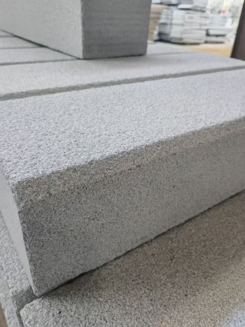 来宾 芝麻灰荔枝面路沿石