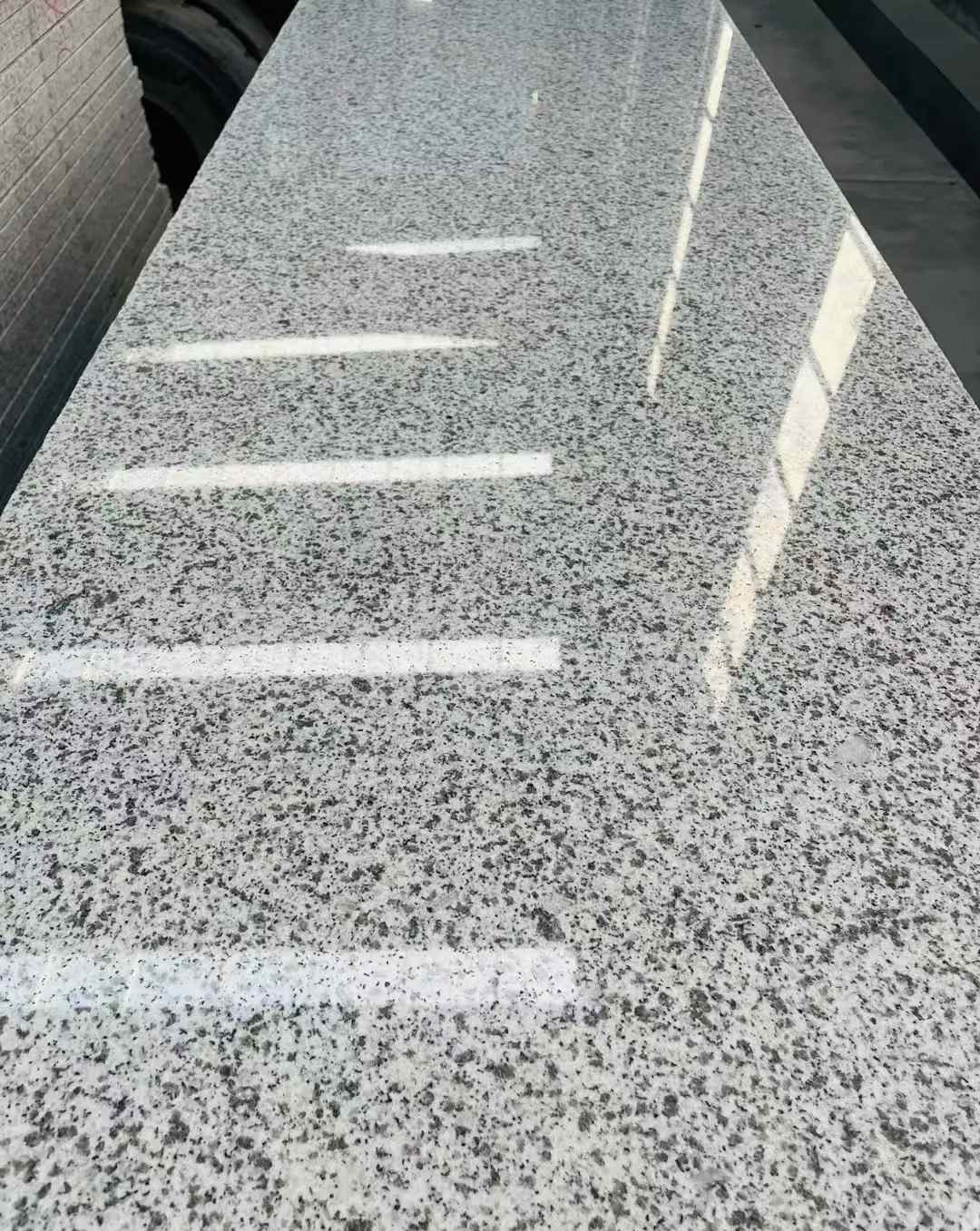 来宾 白麻花岗岩光面毛板