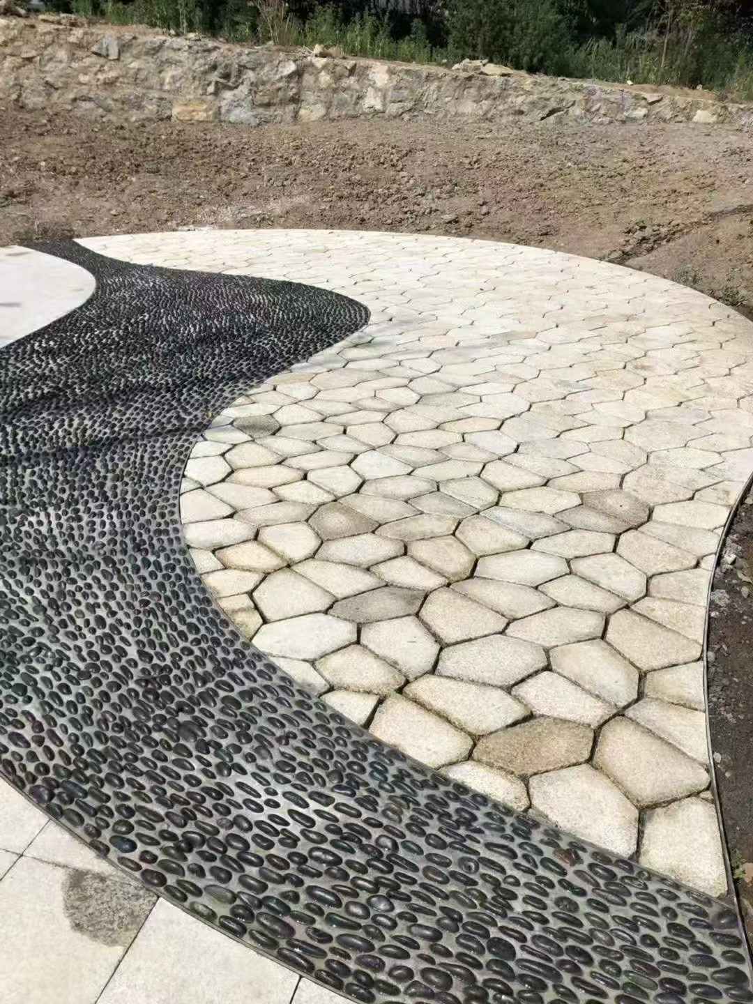 来宾 黄金麻冰裂纹地铺石工地铺装案例