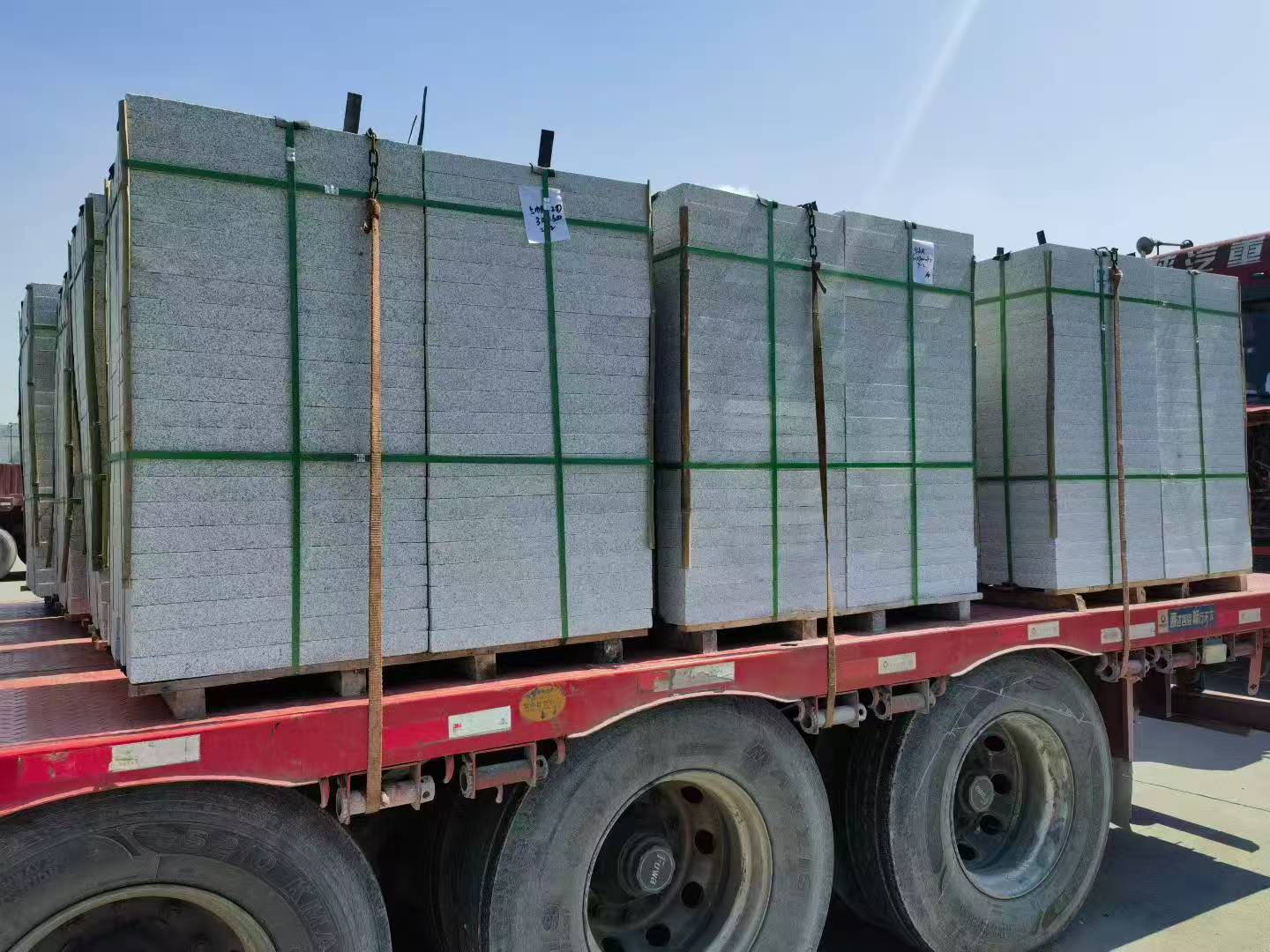 来宾芝麻白花岗岩出货日常地铺石