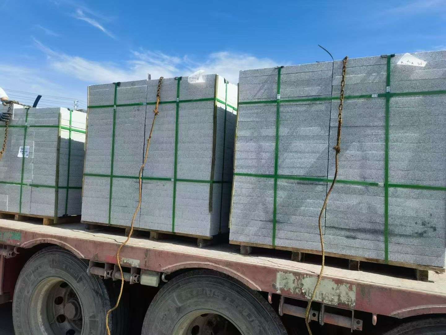 来宾 芝麻白花岗岩地铺石装车日常