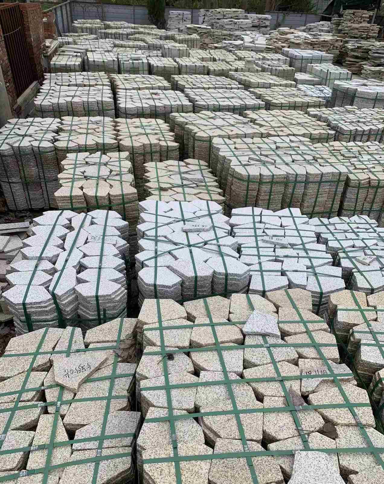 来宾 黄金麻白麻花岗岩荔枝面地铺石(冰裂纹)