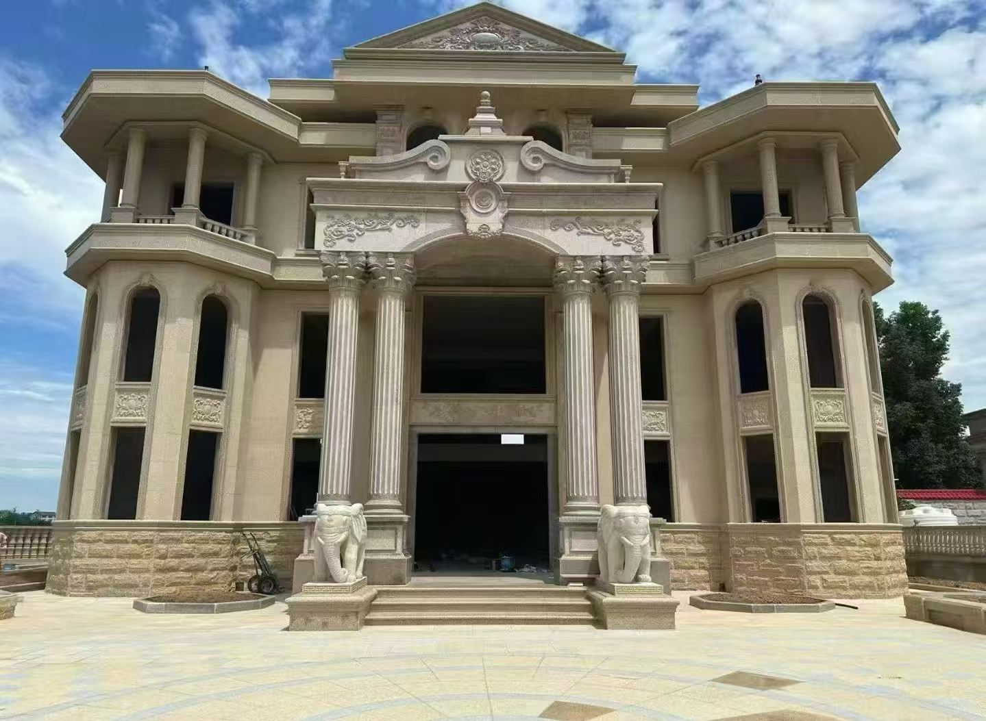 来宾 黄金麻别墅外墙干挂，大柱，大象，蘑菇石，雕花板