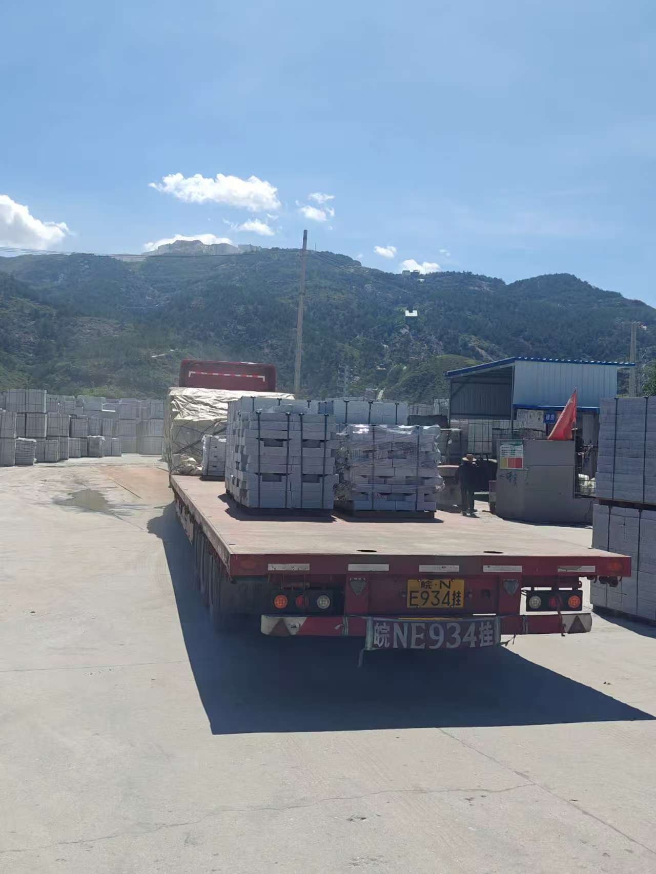 来宾 芝麻白仿形路沿石，直形路沿石