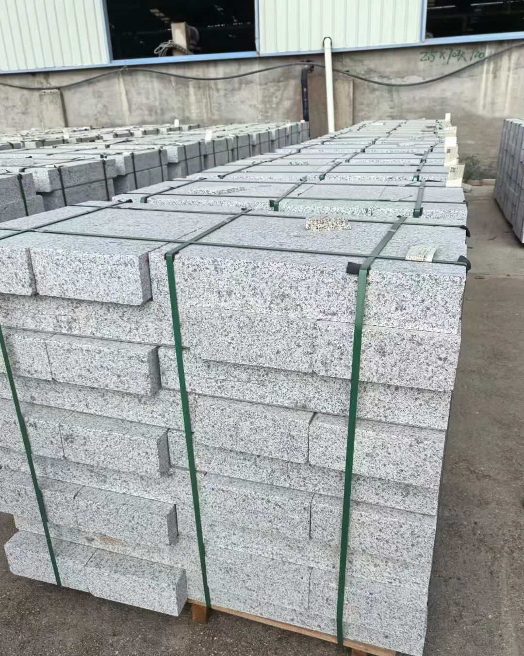 来宾 白麻花岗岩路沿石，弧形路沿石，道牙石，马路牙子，界石，路缘石，平沿石，直岩石，平缘石等