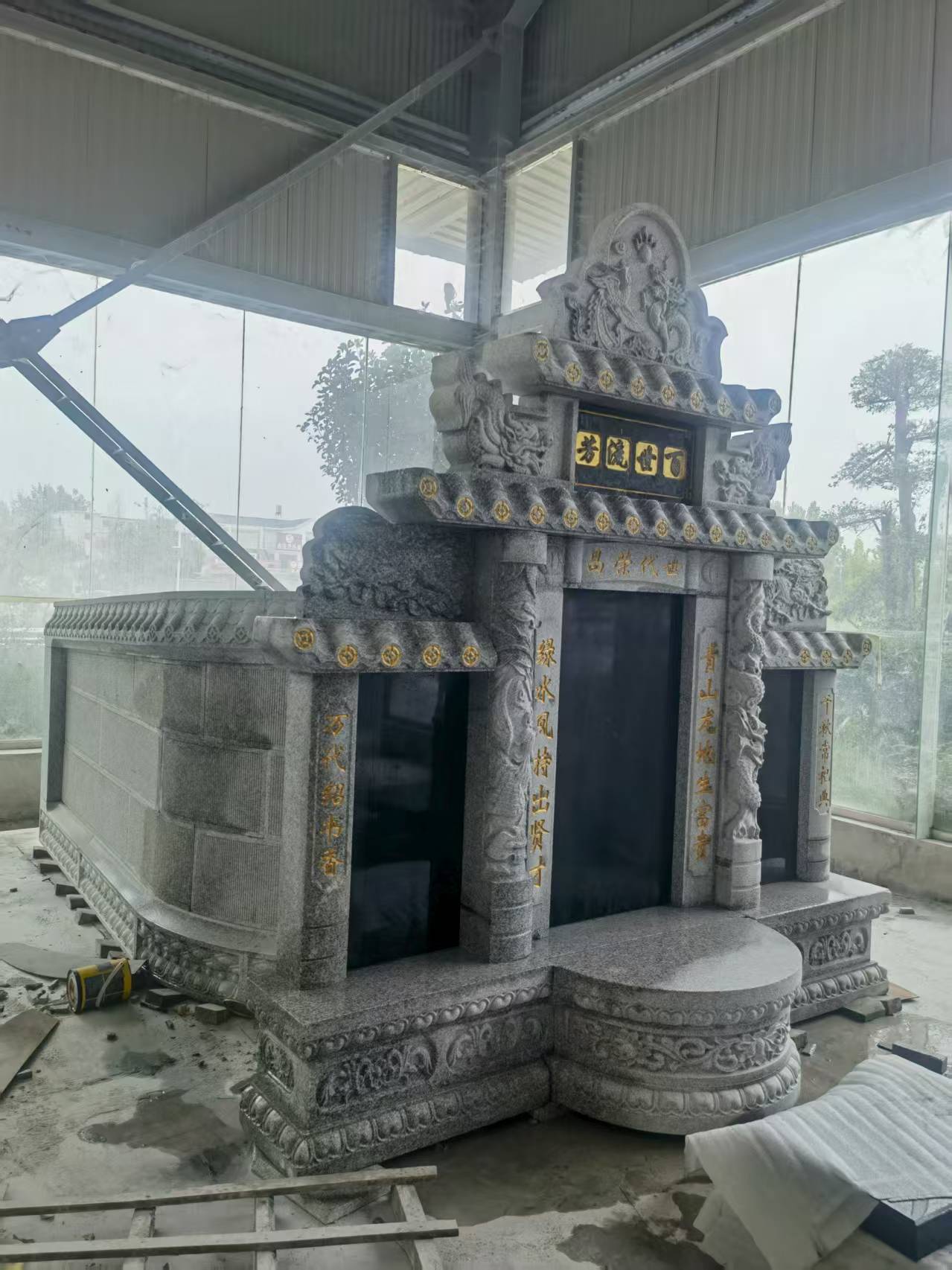 来宾 芝麻白墓碑效果展示图