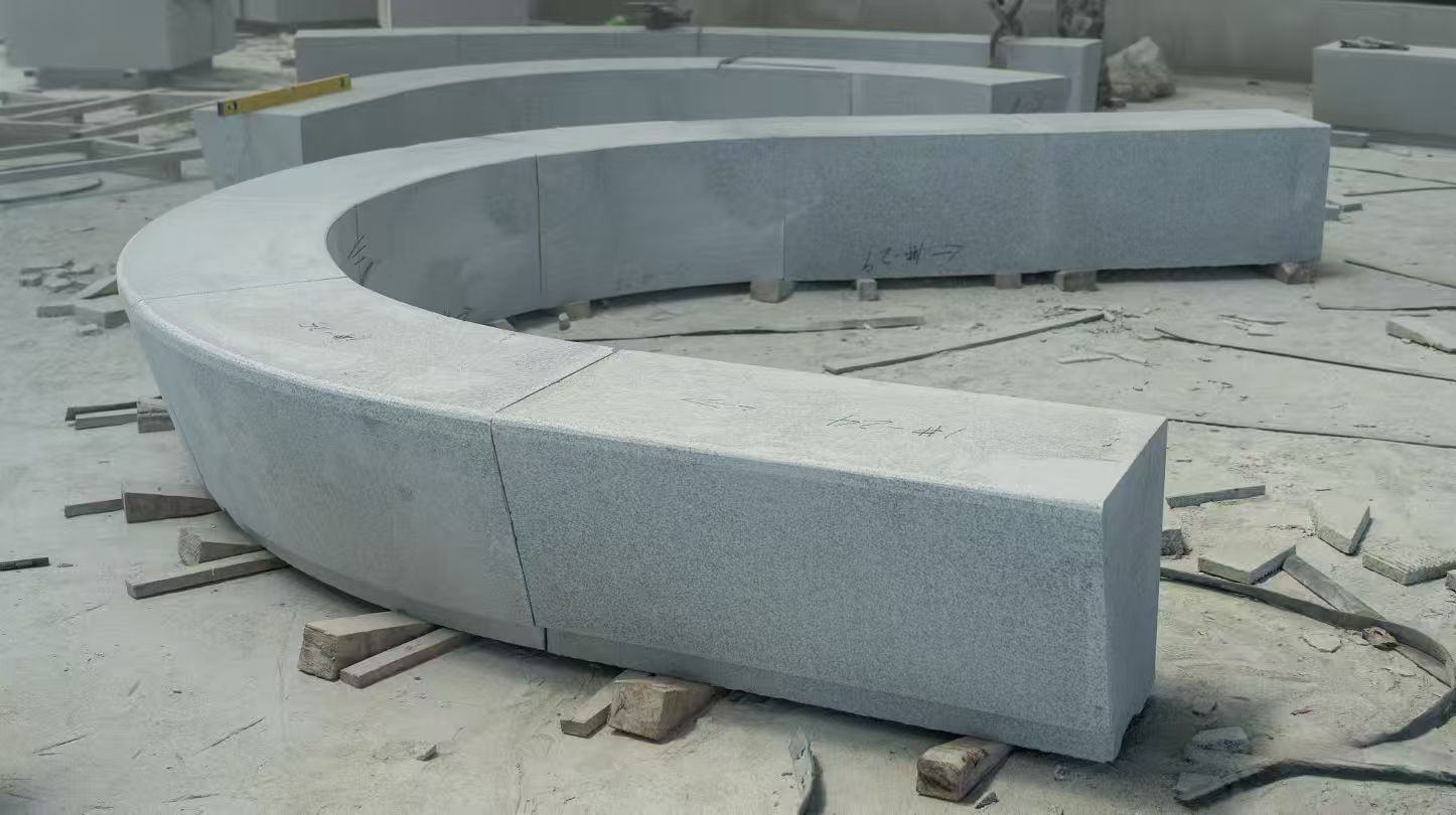来宾 芝麻白花岗岩光面弧形坐凳