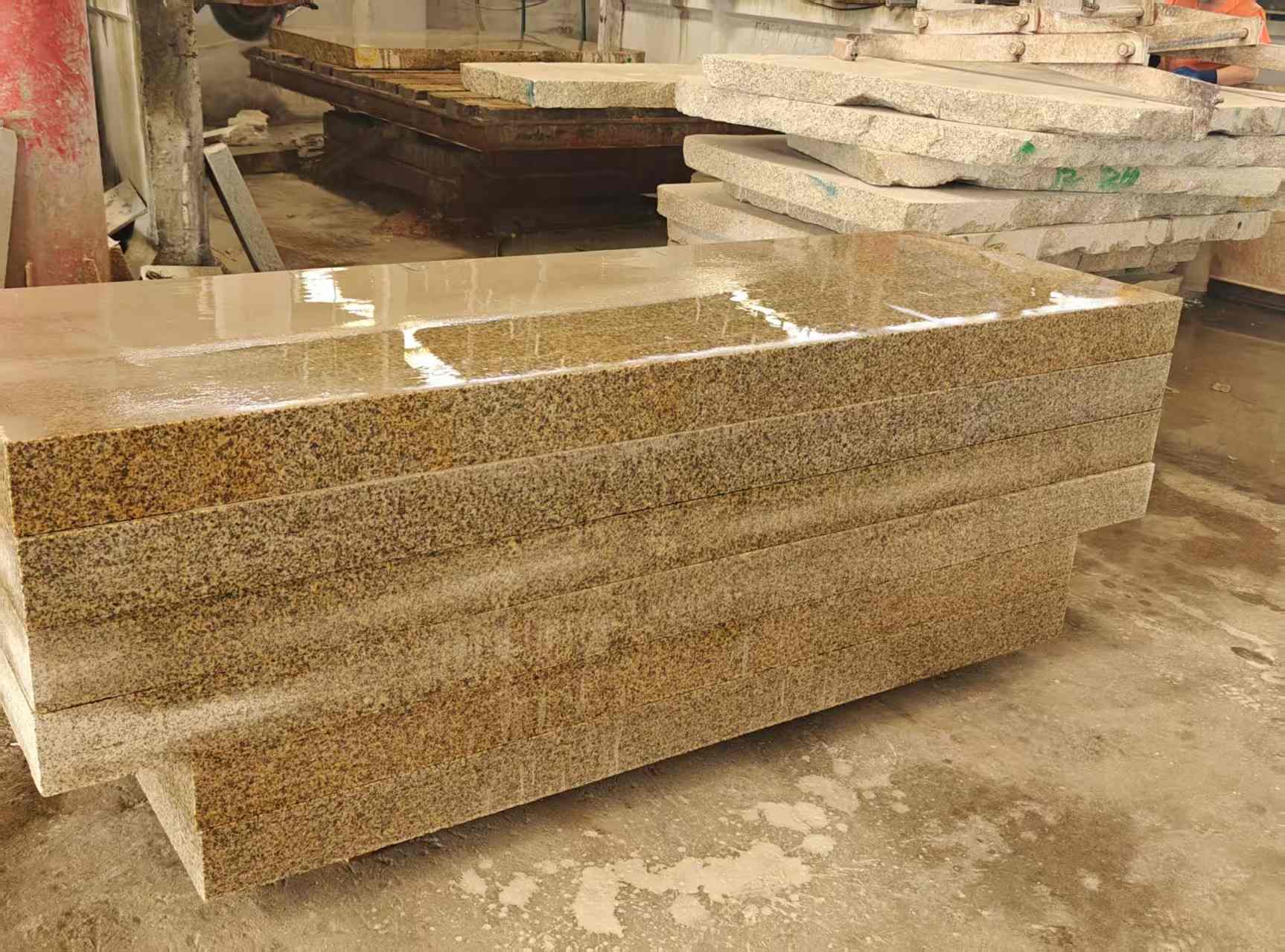 来宾 黄金麻栏杆料半成品加工中